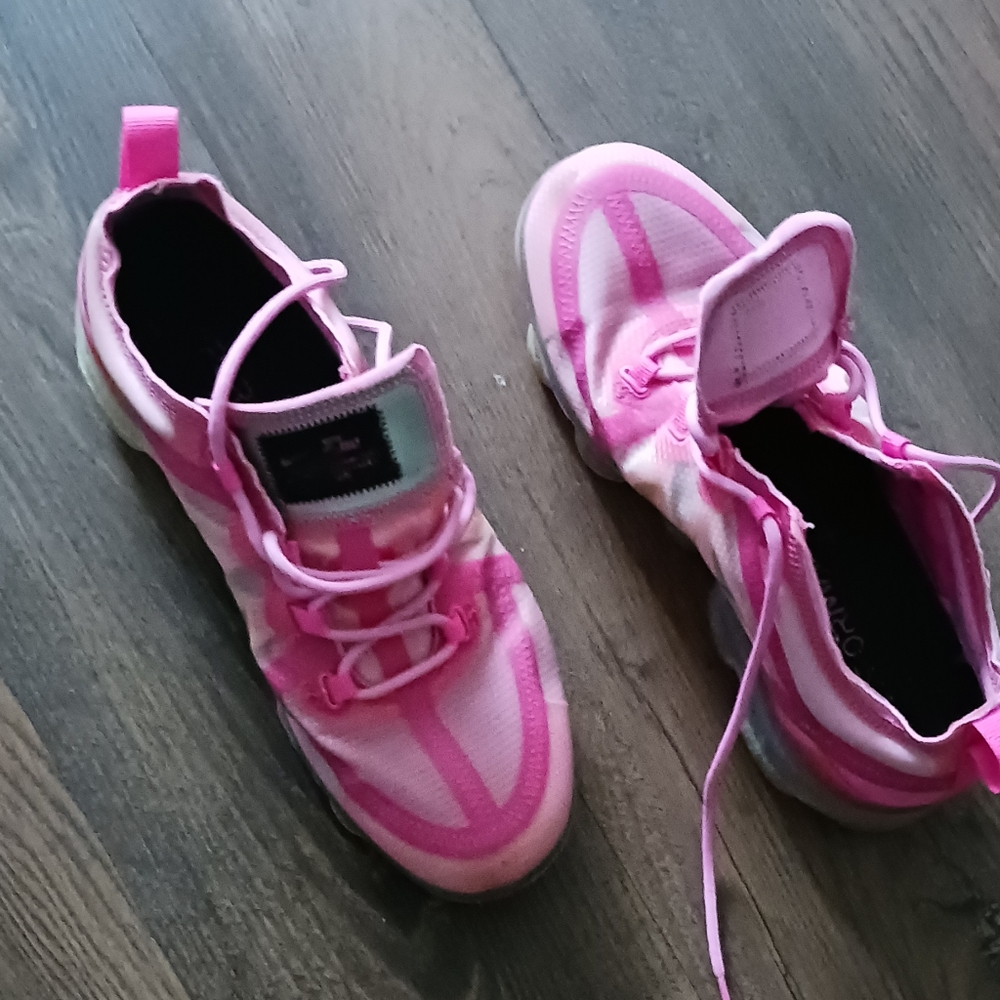Pink Athletic Sneakers with Mesh and Leather